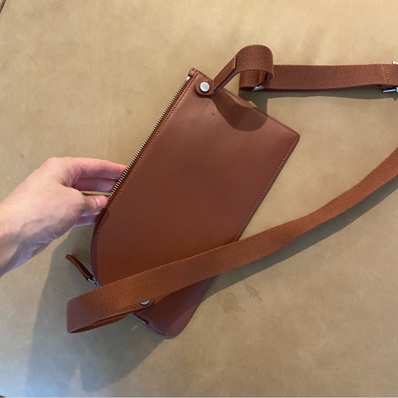 Everlane Italian Leather Sling Bag - Picture 3 of 5